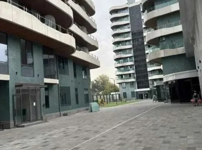 Продаётся 2-комнатная квартира, 77 м², 1/11 этаж — Яккасарайский район