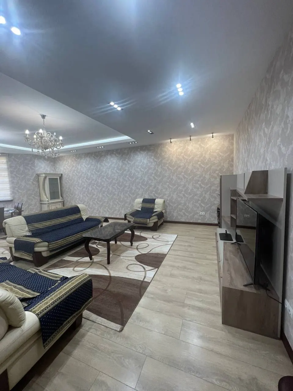 Ijaraga beriladi 3 xonali kvartira, 200 m², 7/9 qavat — Yakkasaroy tumani
