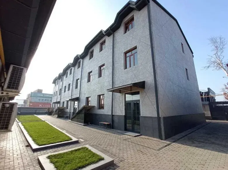 Sotiladi tijorat binosi, 1670 m² — Qibray tumani