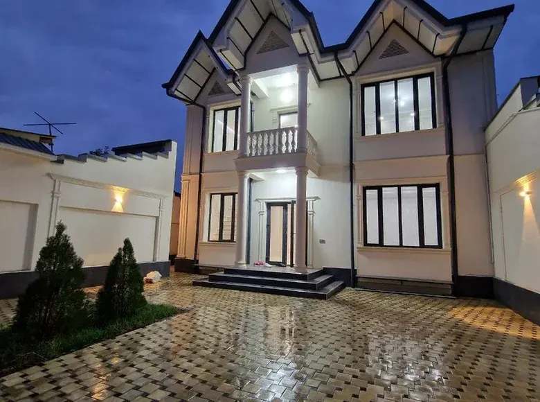 Sotiladi 6 xonali hovli uy, 3 sotix, 300 m² — Yangihayot tumani