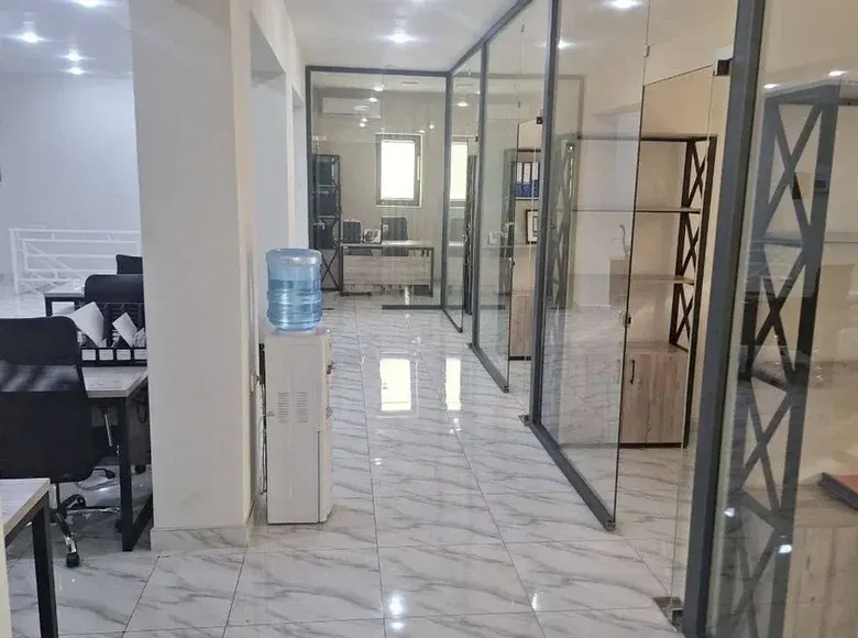 Сдаётся коммерческое помещение, 400 м², 2/2 этаж — Шайхантахурский район
