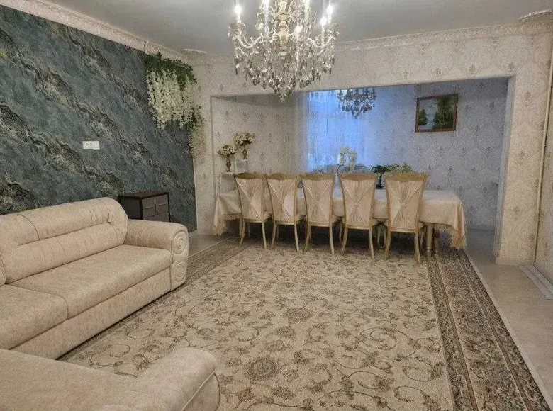 Продаётся 4-комнатная квартира, 100 м², 3/9 этаж — Яккасарайский район