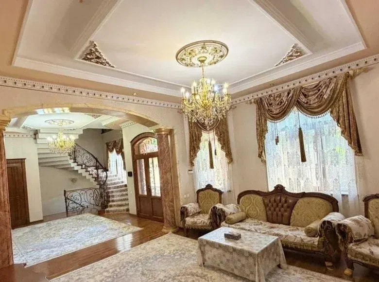 Сдаётся 8-комнатная квартира, 600 м² — Мирзо-Улугбекский район