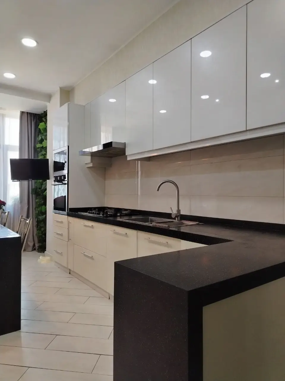 Sotiladi 4 xonali kvartira, 107 m², 4/6 qavat — Yunusobod tumani