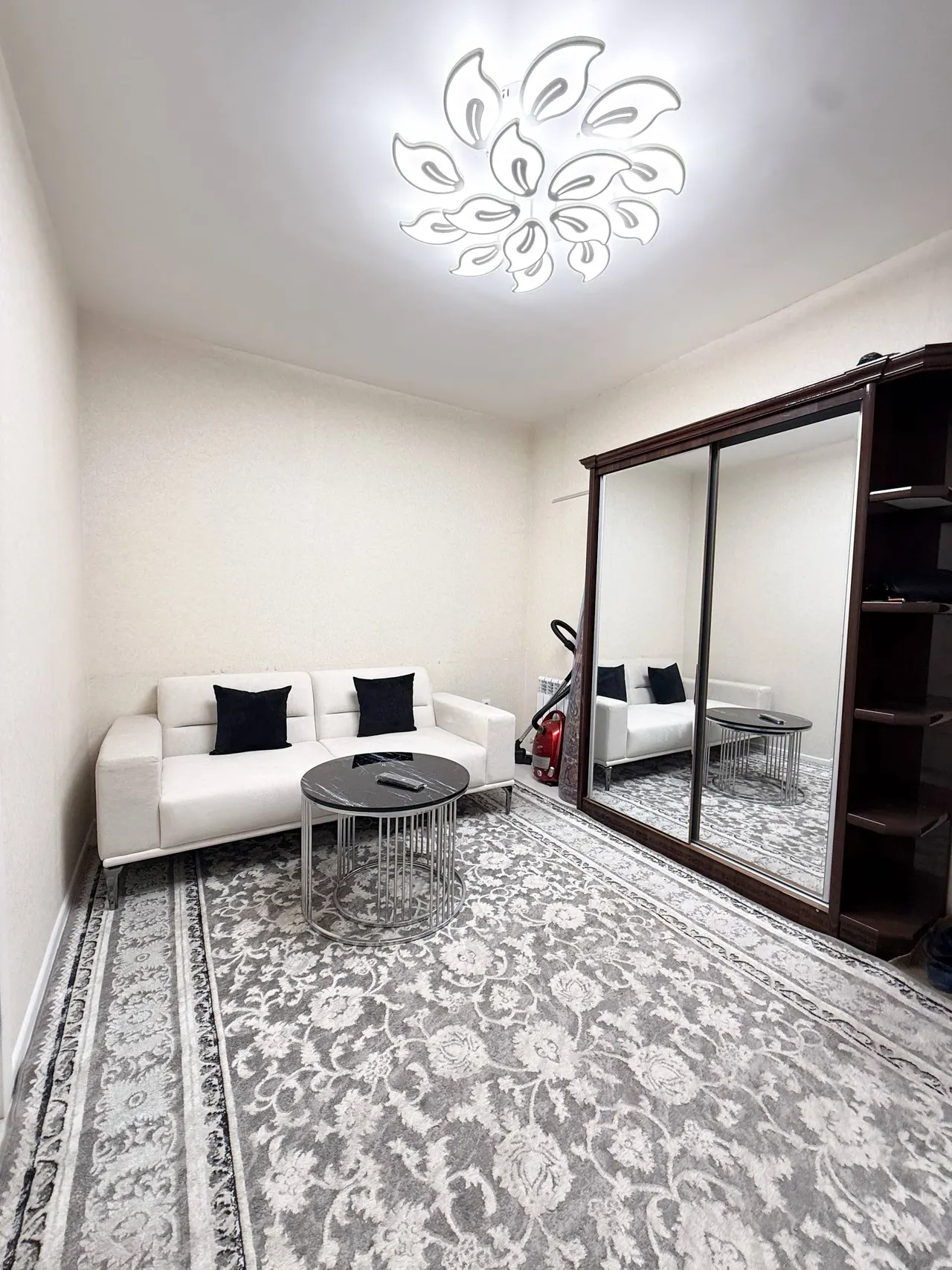 Продаётся 2-комнатная квартира, 38 м², 1/7 этаж — Чиланзарский район