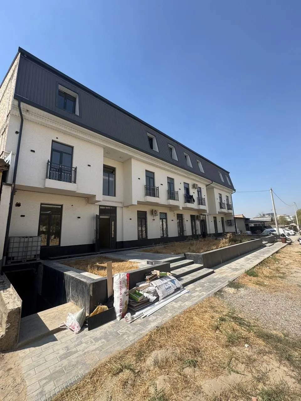 Сотилади 3 хонали квартира, 64 м², 1/3 қават — Сергели тумани