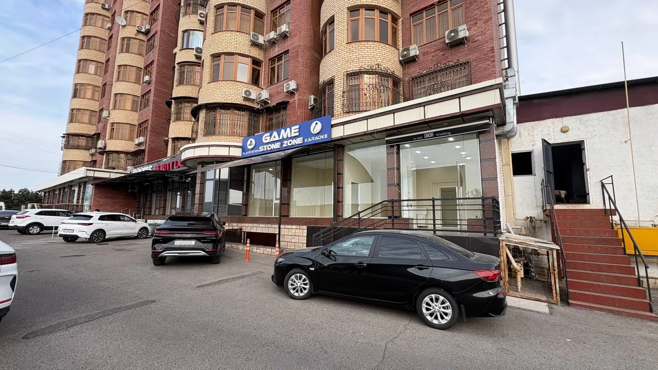 Сотилади тижорат биноси, 300 м², 1/10 қават — Юнусобод тумани