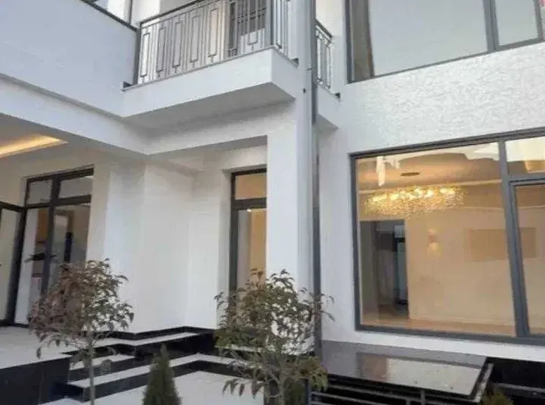 Сотилади 8 хонали ҳовли уй, 1.4 сотих, 480 м² — Учтепа тумани