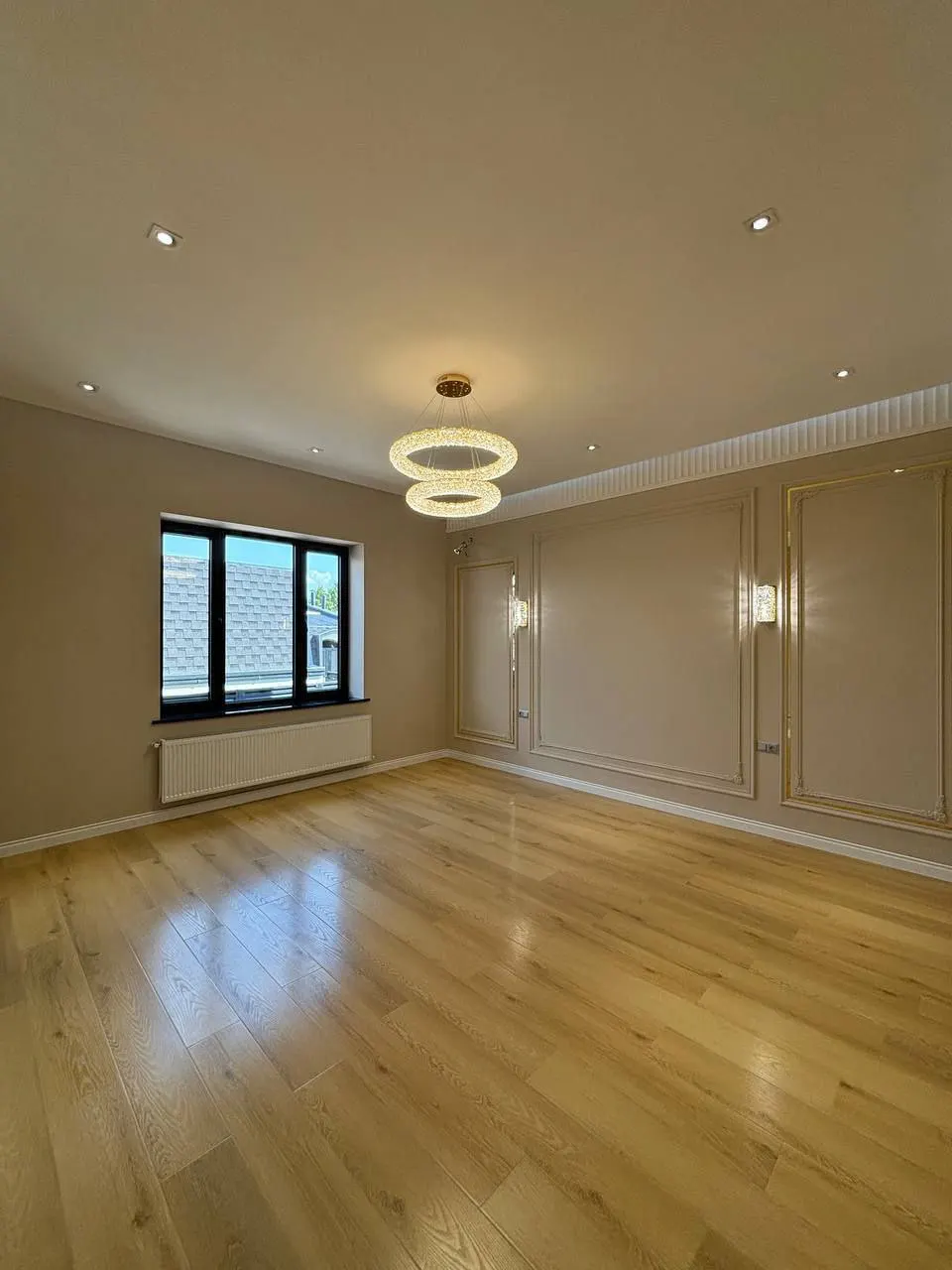 Сотилади 6 хонали ҳовли уй, 3 сотих, 350 м² — Чирчиқ шаҳри