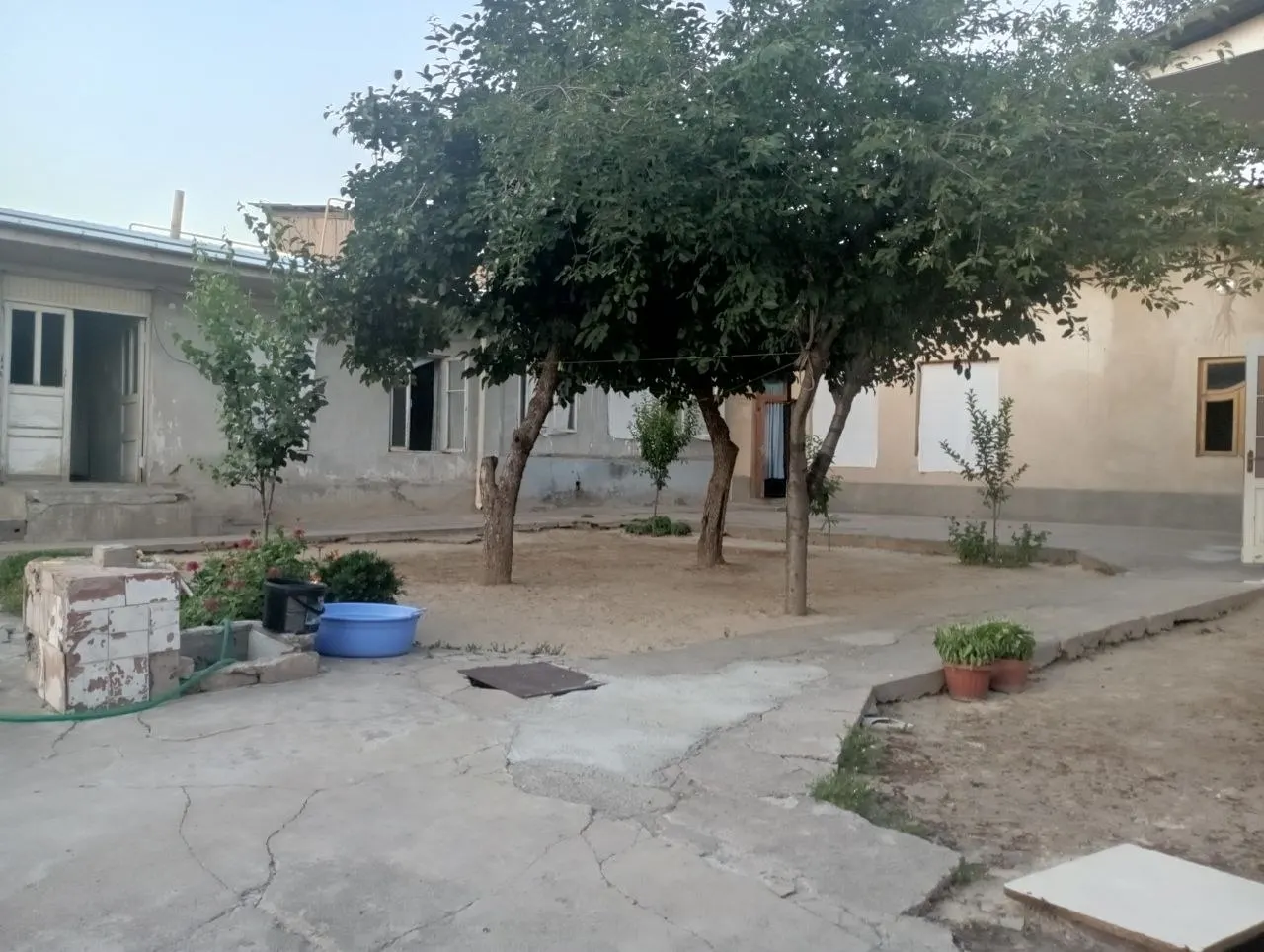 Sotiladi hovli uy, 5,5 sotix, 1 qavatli — Olmazor tumani