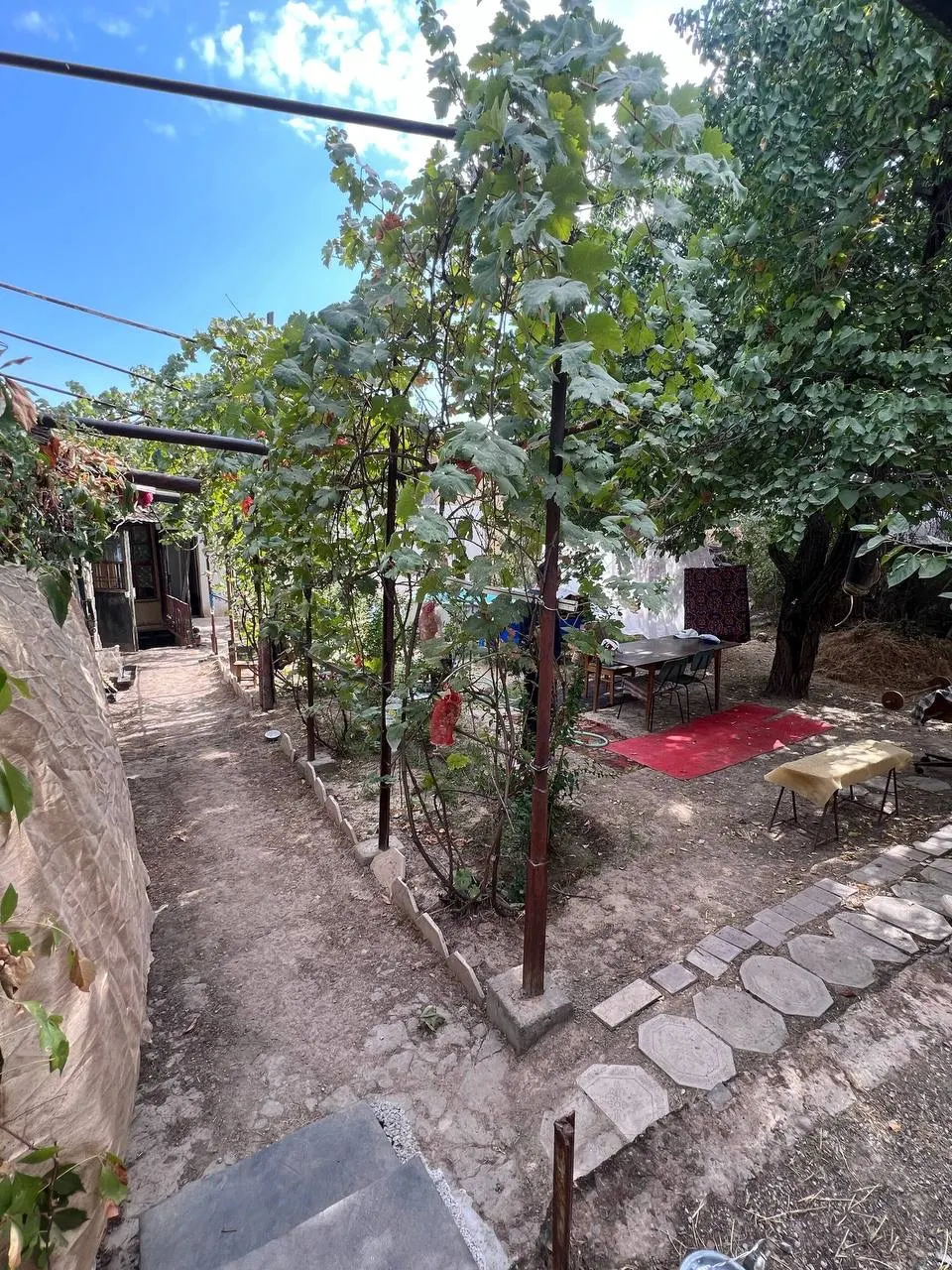 Sotiladi hovli uy, 4 sotix, 3 qavatli — Qibray tumani