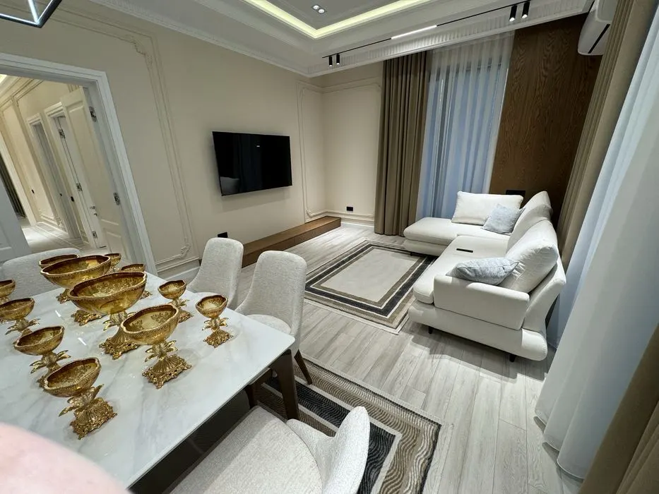 Сдаётся 4-комнатная квартира, 150 м², 15/18 этаж — Мирабадский район