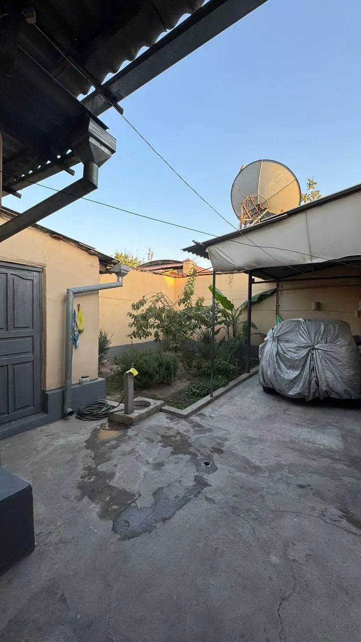 Sotiladi 3 xonali hovli uy, 1,8 sotix, 65 m², 1 qavatli — Mirobod tumani