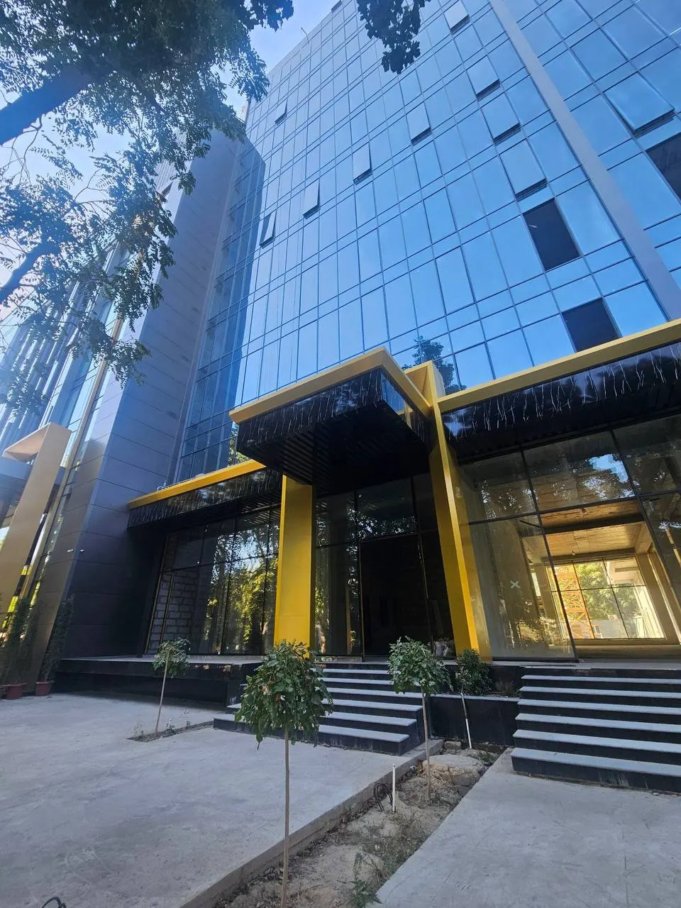 Sotiladi tijorat binosi, 100 m², 11/12 qavat — Yakkasaroy tumani