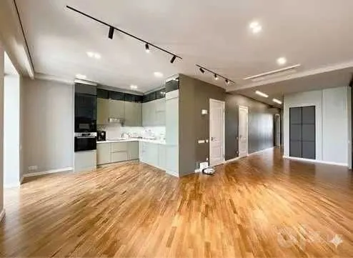Продаётся 4-комнатная квартира, 130 м², 11/12 этаж — Яккасарайский район