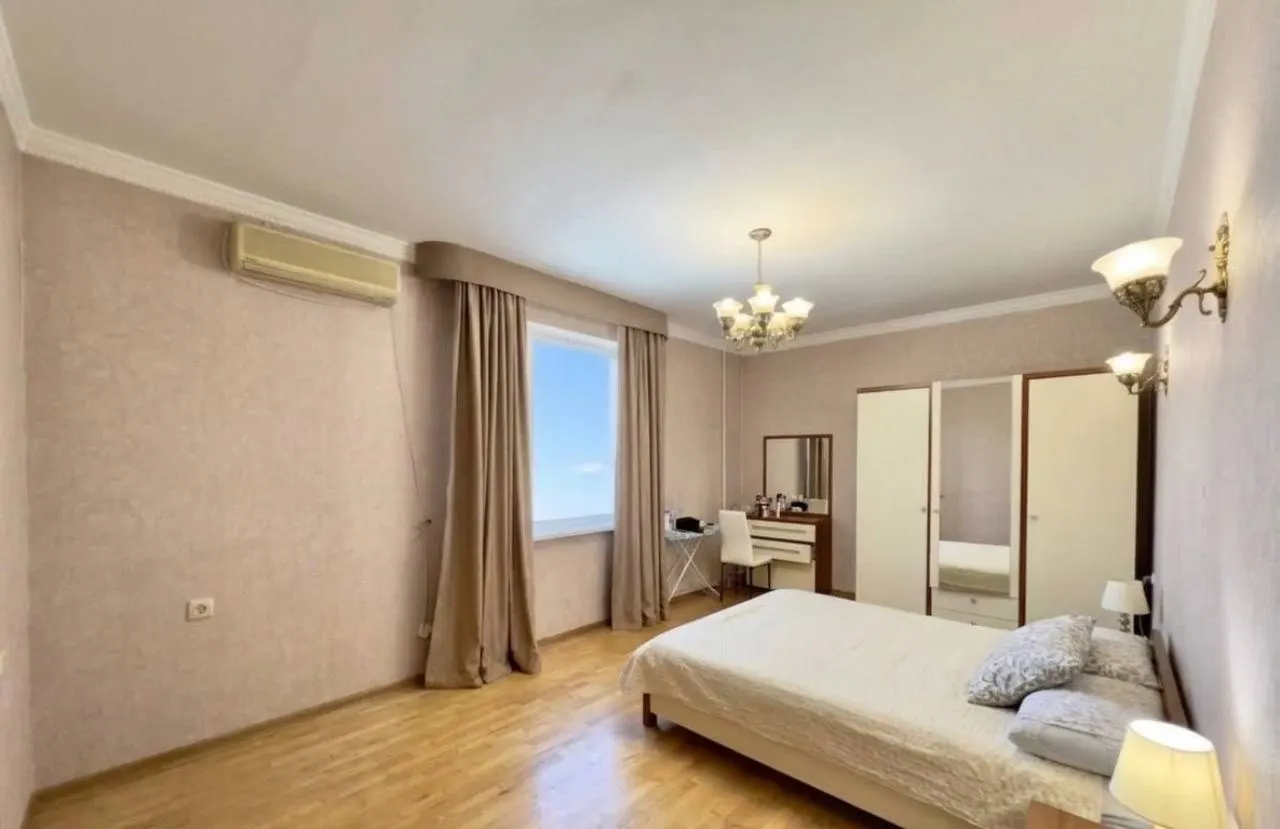 Продаётся 3-комнатная квартира, 82 м², 3/4 этаж — Мирабадский район