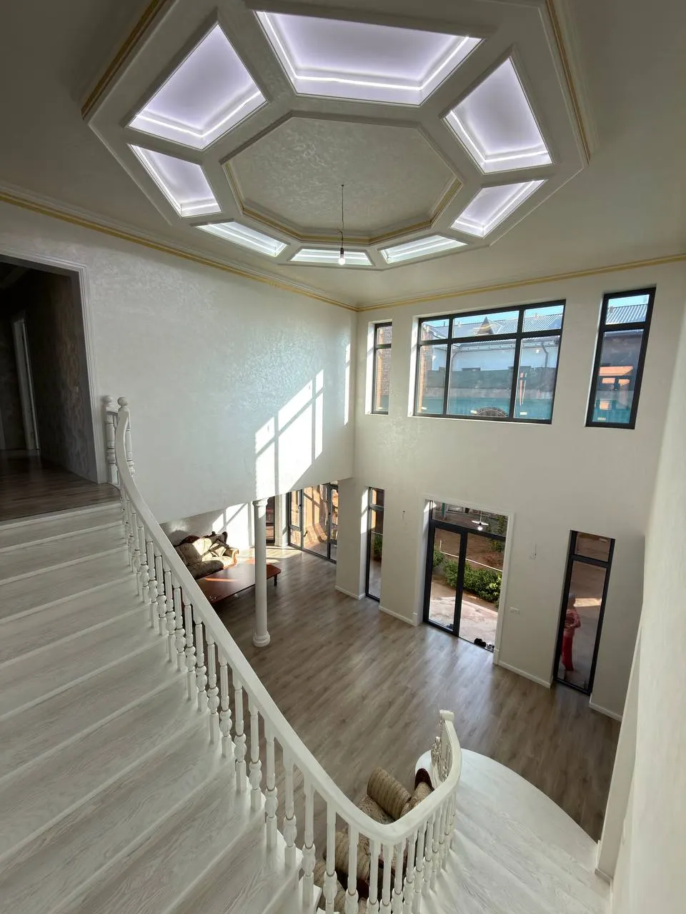 Sotiladi hovli uy, 5 sotix, 500 m², 3 qavatli — Toshkent tumani