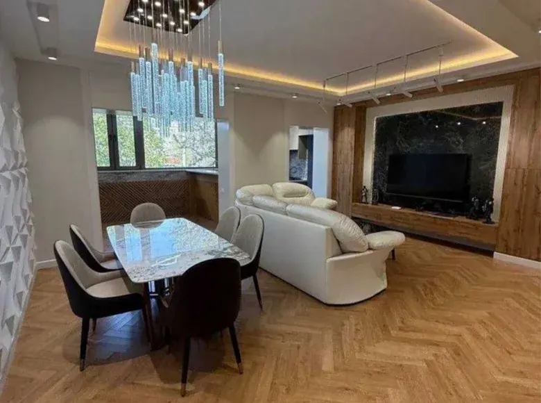 Сотилади 4 хонали квартира, 140 м², 2/4 қават — Мирзо Улуғбек тумани