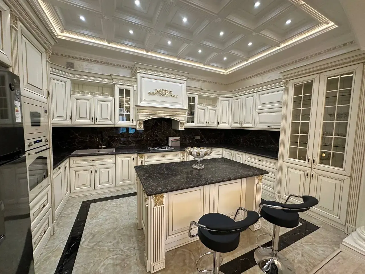 Сотилади 8 хонали дала ҳовли, 8 сотих, 600 м², 1/2 қават — Мирзо Улуғбек тумани