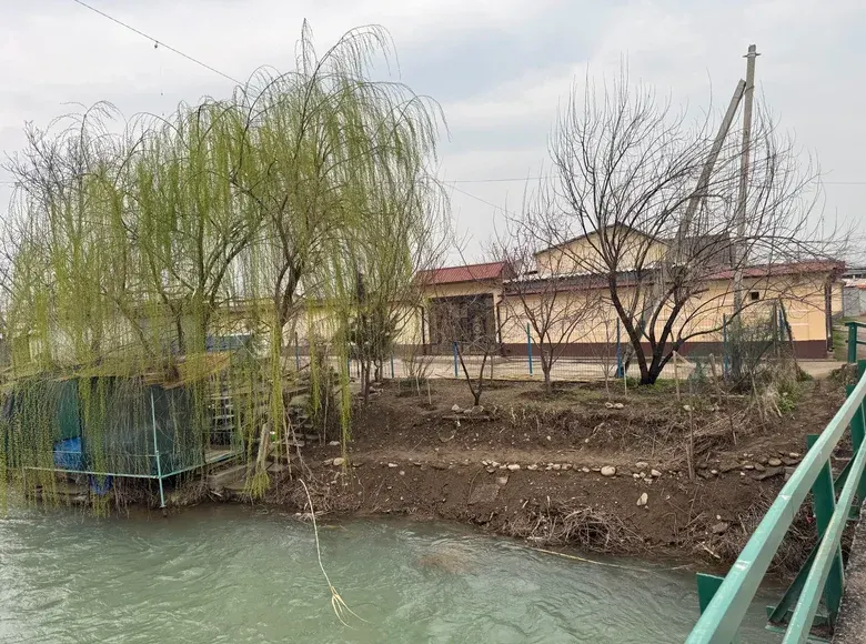 Сотилади 6 хонали ҳовли уй, 6 сотих, 800 м² — Қибрай тумани
