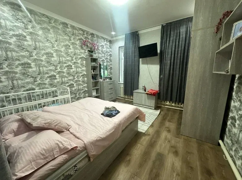 Sotiladi 2 xonali hovli uy, 64 m² — Mirobod tumani