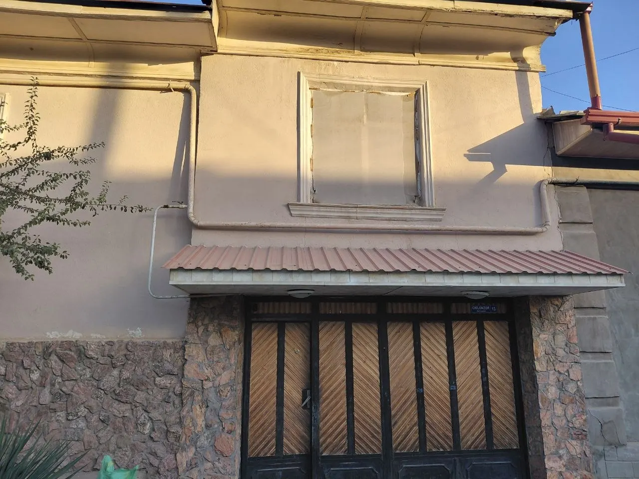 Sotiladi 7 xonali hovli uy, 6 sotix, 2 qavatli — Toshkent tumani