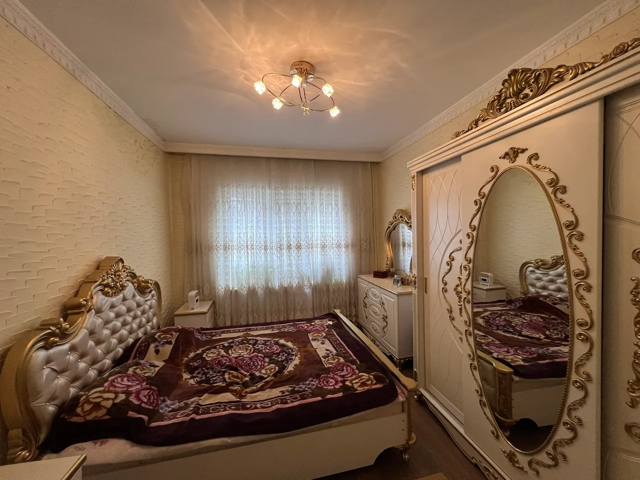Продаётся 4-комнатная квартира, 98 м², 1/5 этаж — Учтепинский район