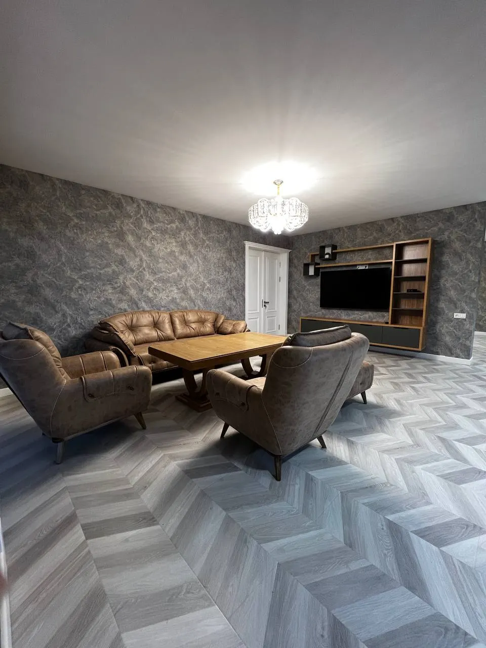 Сдаётся 4-комнатная квартира, 160 м², 1/5 этаж — Мирзо-Улугбекский район