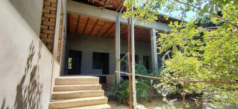Sotiladi 11 xonali hovli uy, 12 sotix, 1 qavatli — Toshkent tumani