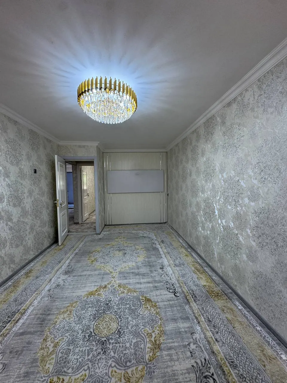 Сотилади 2 хонали квартира, 40 м², 1/3 қават — Навоий шаҳри
