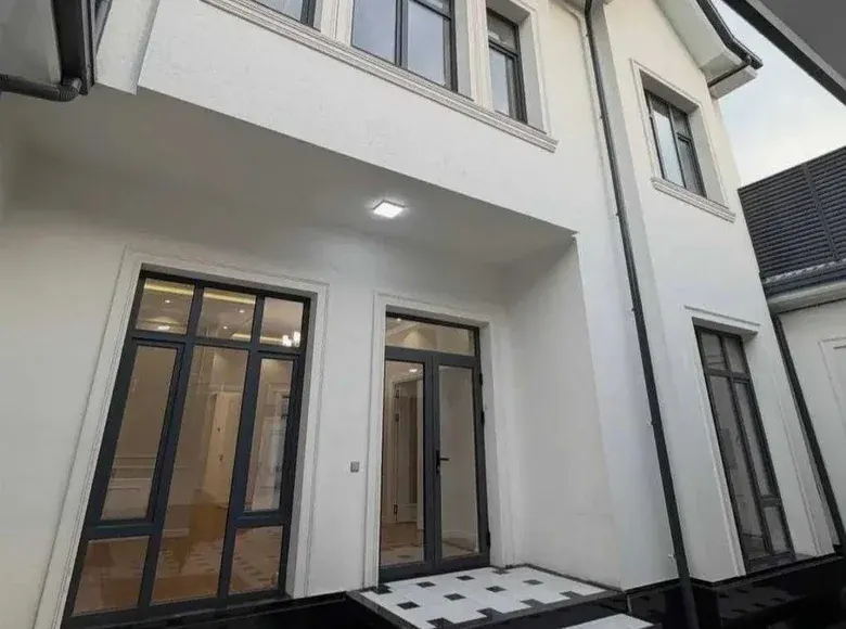 Сотилади 6 хонали ҳовли уй, 2 сотих, 310 м² — Сергели тумани