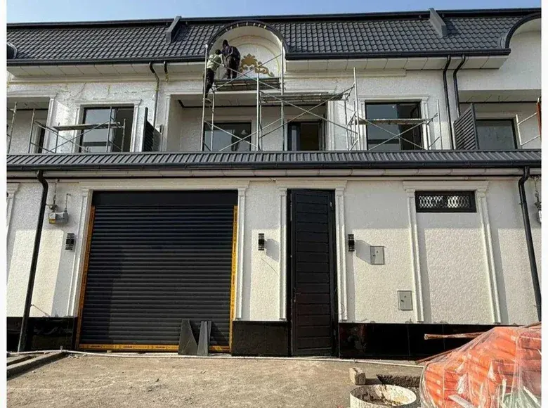 Sotiladi 6 xonali hovli uy, 1.2 sotix, 290 m² — Sergeli tumani