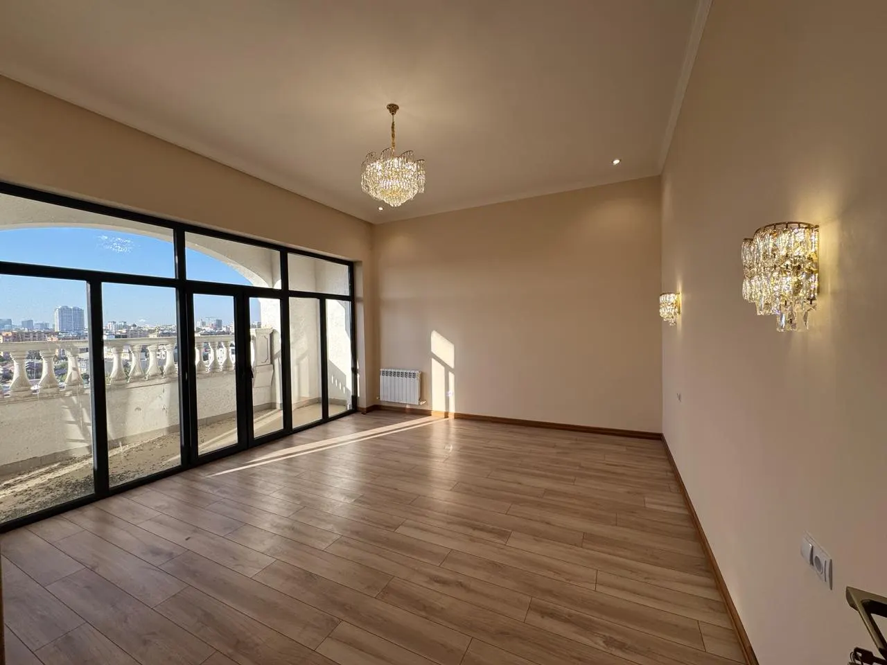 Продаётся 5-комнатная квартира, 210 м², 9/9 этаж — Яккасарайский район