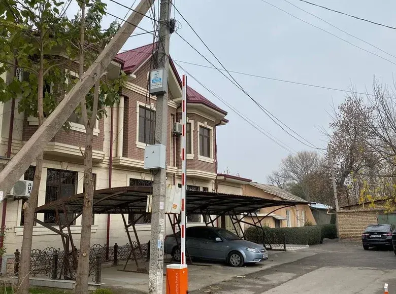 Сотилади 6 хонали ҳовли уй, 300 м² — Миробод тумани