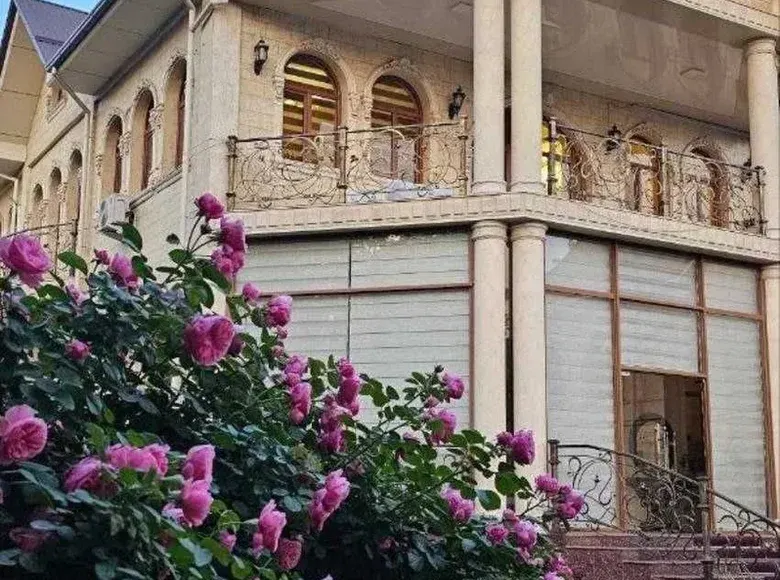 Sotiladi 5 xonali hovli uy, 100 m² — Yakkasaroy tumani