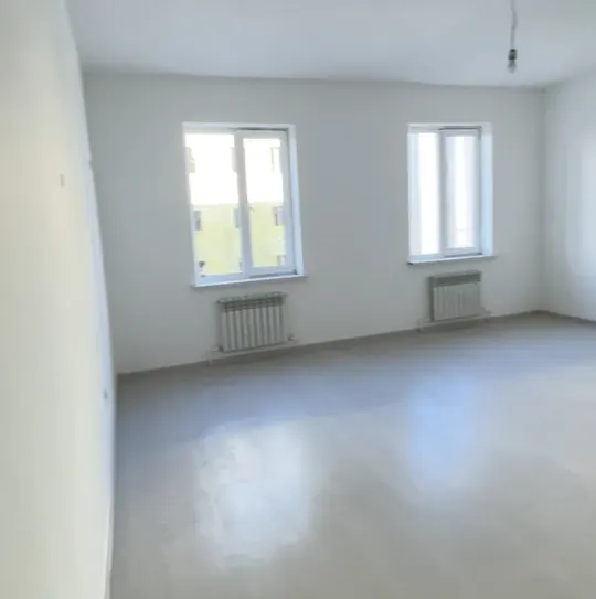 Сдаётся 4-комнатная квартира, 138 м², 2/5 этаж — Зангиатинский район