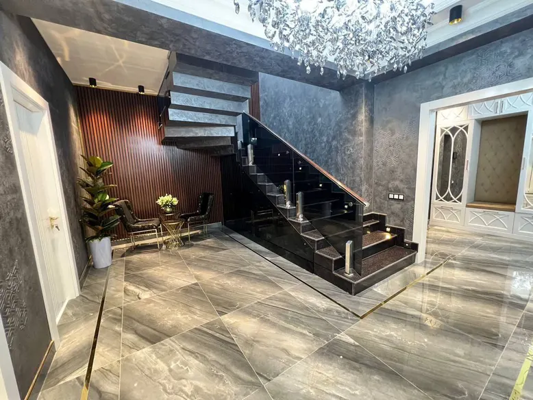 Сдаётся 4-комнатная квартира, 180 м², 6/8 этаж — Мирабадский район