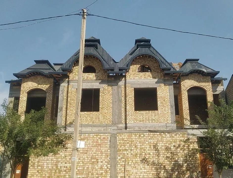 Сотилади 6 хонали ҳовли уй, 180 м² — Янгиҳаёт тумани