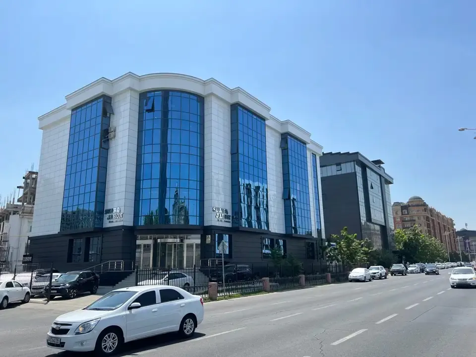 Сдаётся офис, 600 м², 5/5 этаж — Яккасарайский район