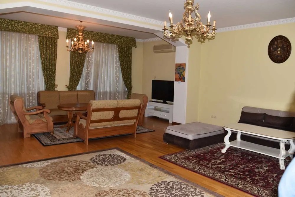Сдаётся 4-комнатная квартира, 179 м², 4/4 этаж — Яшнабадский район