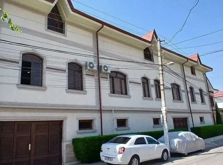 Sotiladi 9 xonali hovli uy, 17 sotix, 500 m² — Mirzo Ulugʻbek tumani