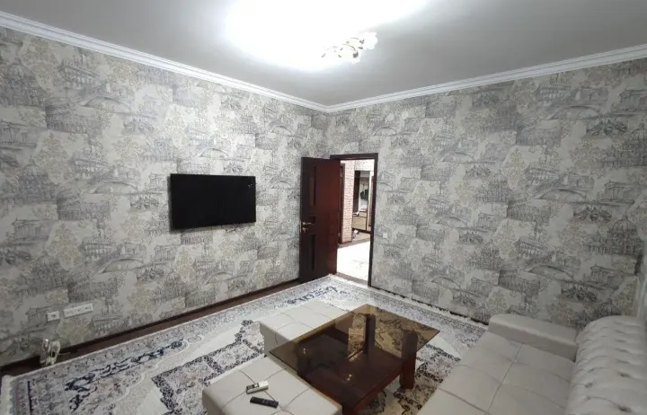 Сдаётся 5-комнатная квартира, 160 м², 1/8 этаж — Яккасарайский район