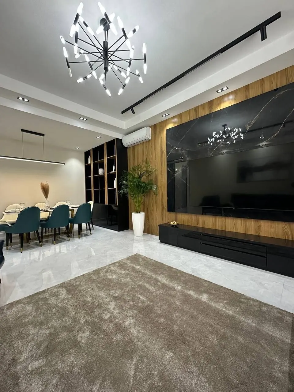 Продаётся 4-комнатная квартира, 125 м², 4/8 этаж — Шайхантахурский район