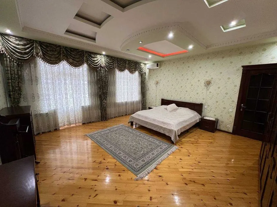 Ijaraga beriladi 6 xonali hovli uy, 6 sotix, 300 m² — Mirzo Ulugʻbek tumani