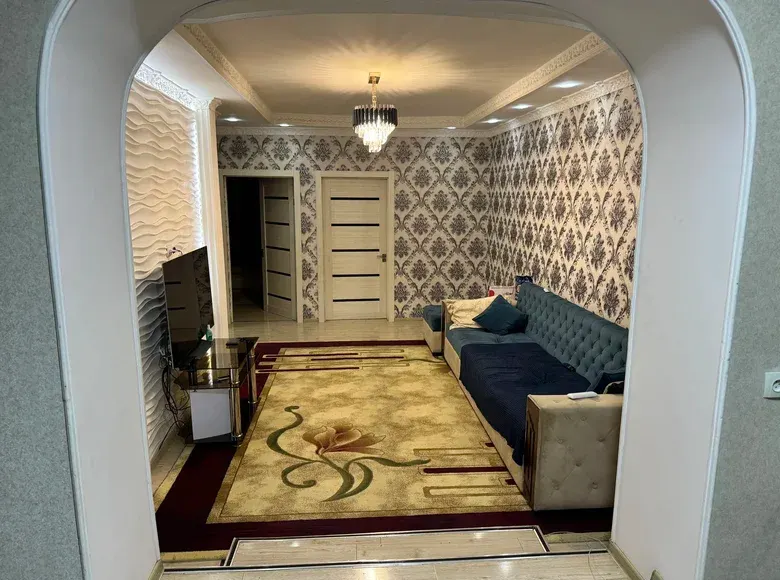 Продаётся 3-комнатная квартира, 70 м², 1/4 этаж — Чиланзарский район