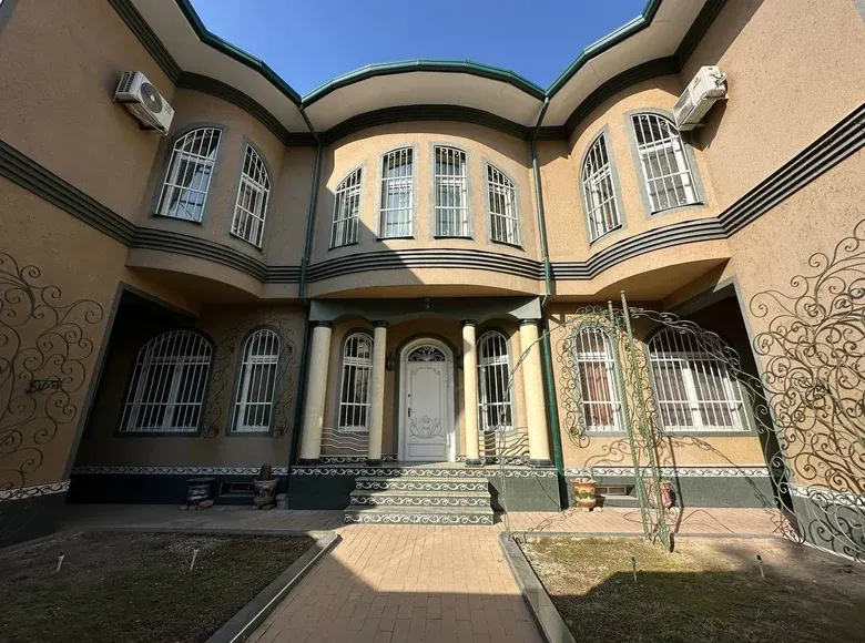 Сотилади 6 хонали ҳовли уй, 3.3 сотих, 430 м² — Яккасарой тумани