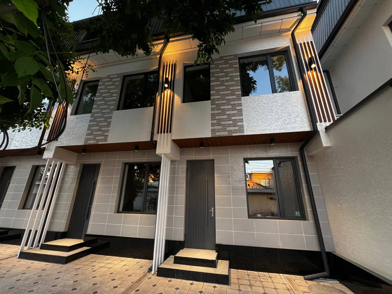 Sotiladi 5 xonali hovli uy, 135 m², 3 qavatli — Mirobod tumani