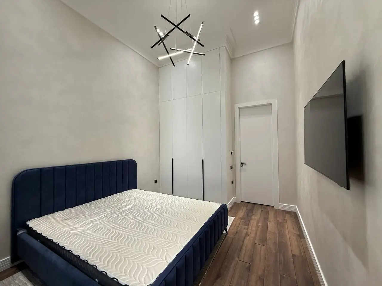 Продаётся 5-комнатная квартира, 200 м², 1/10 этаж — Мирабадский район