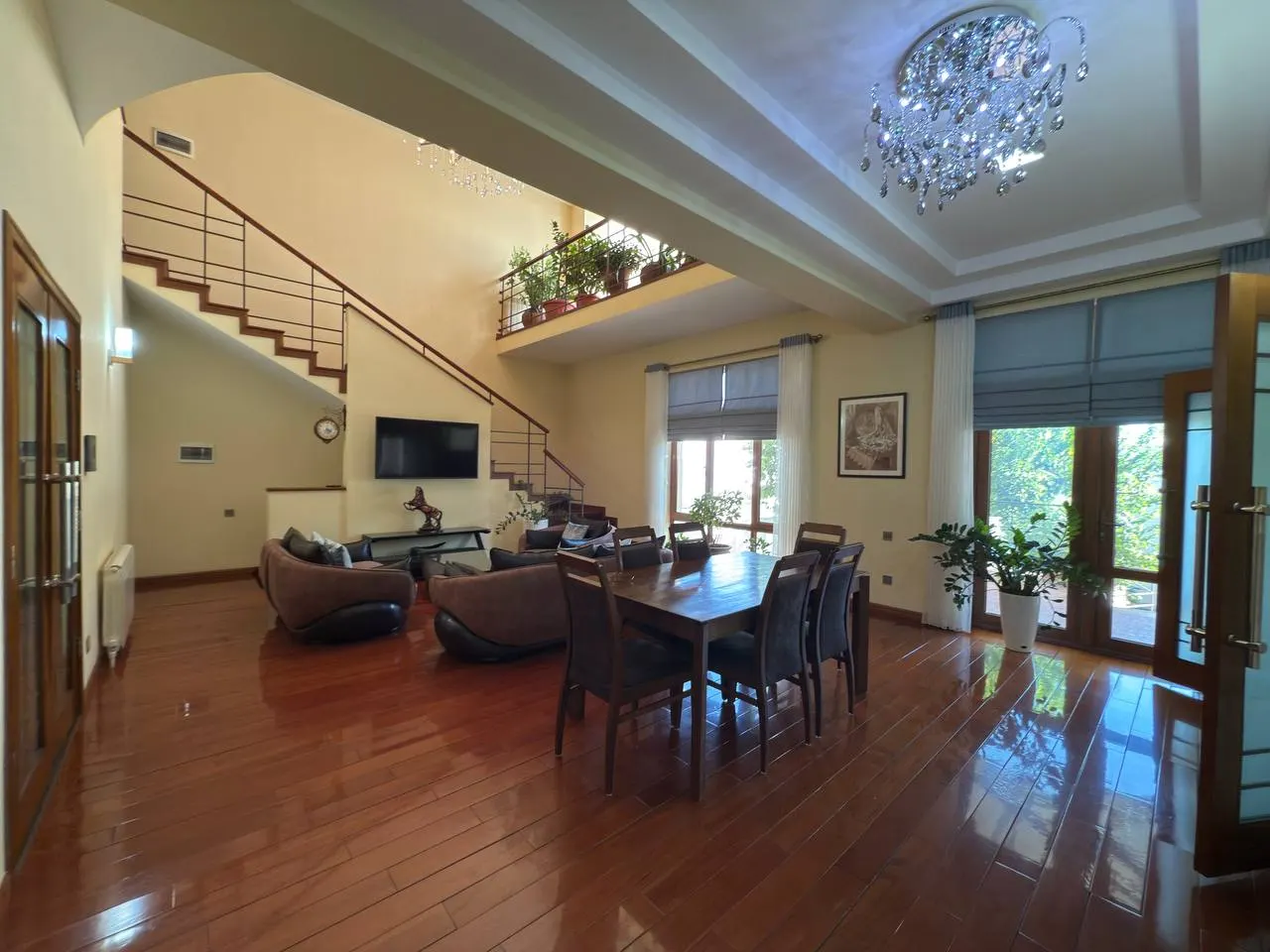 Сдаётся 6-комнатный дом, 3.3 сот., 570 м² — Мирзо-Улугбекский район