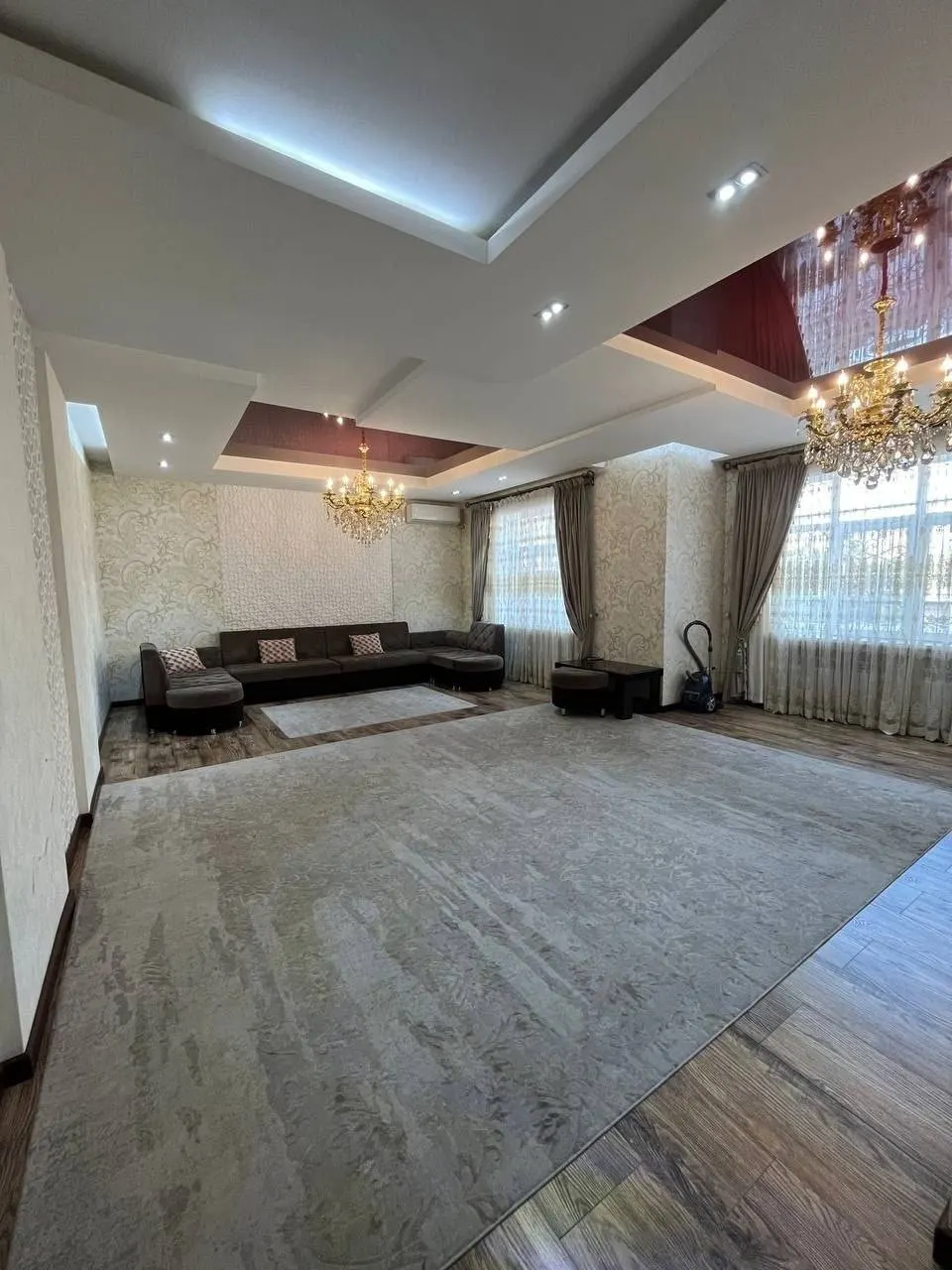 Продаётся 4-комнатная квартира, 185 м², 3/7 этаж — Яккасарайский район
